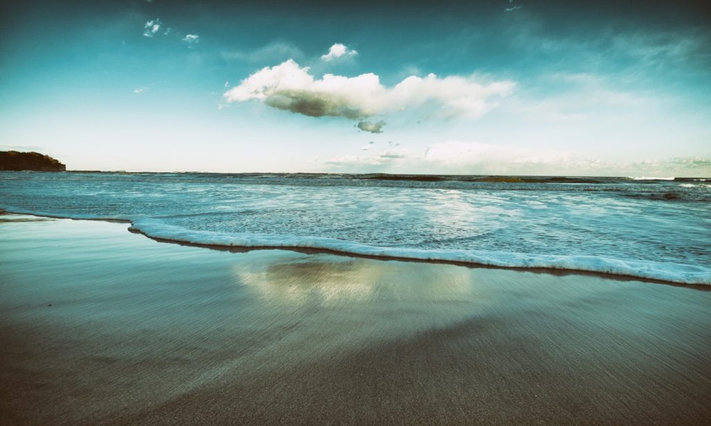 波の音で心が落ち着くのはなぜ その癒し効果とおすすめ波音集まとめ 癒しモーメント