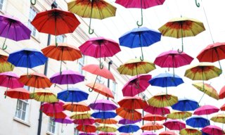 雨でも出掛けたくなる!おすすめのオシャレな長傘5選+折り畳み傘5選